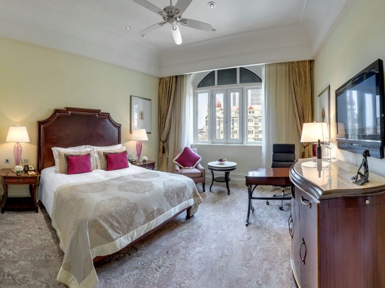 Luxury Grande City View Room - Bedroom